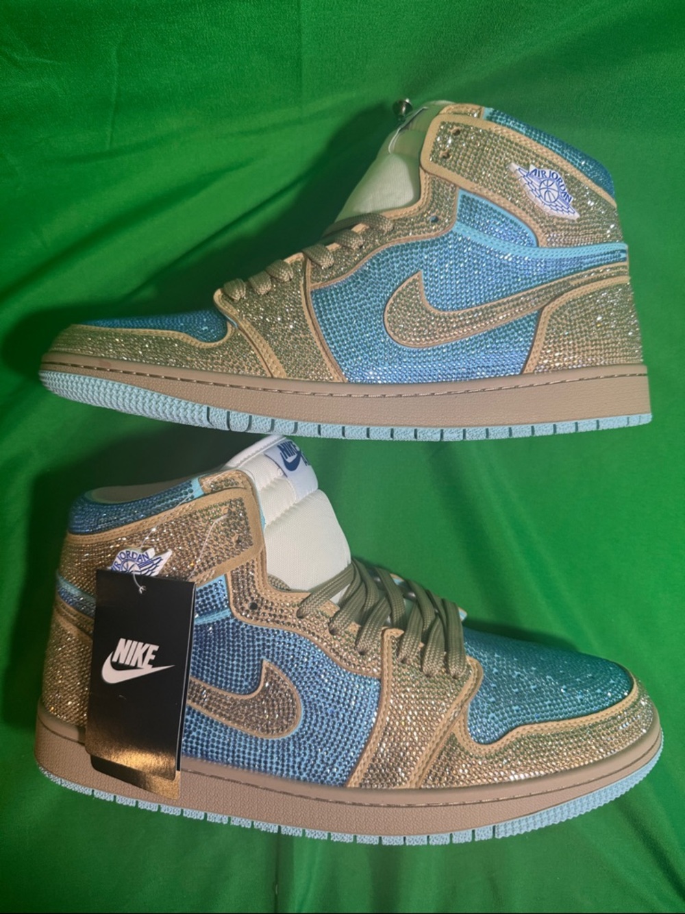 New! Custom Air Jordan 1 High sneakers embellished with “Swarovski Crystals” - Picture 6 of 9